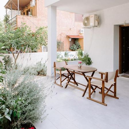 Pine Trees 55 Atenas Exterior foto